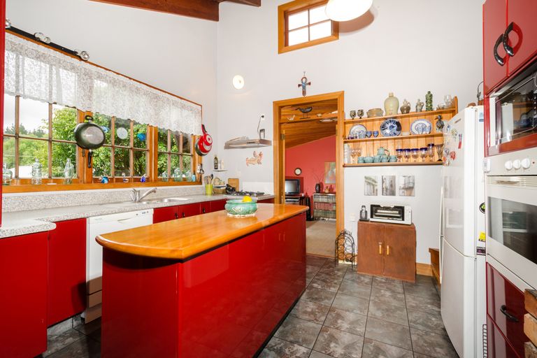 Photo of property in 289 Motutara Road, Muriwai, Waimauku, 0881