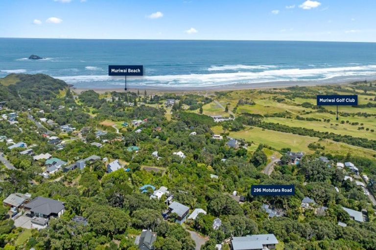 Photo of property in 296 Motutara Road, Muriwai, Waimauku, 0881