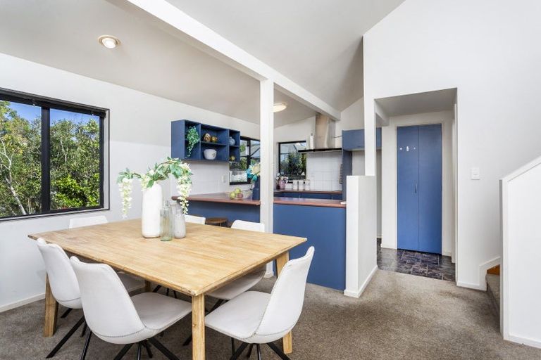 Photo of property in 6 Tokay Place, Huapai, Kumeu, 0810