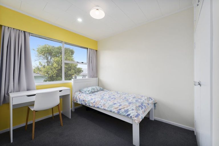 Photo of property in 2/27 Spence Road, Henderson, Auckland, 0612