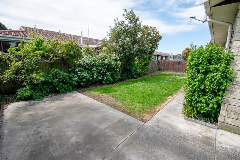 Photo of property in 2/115 Prestons Road, Redwood, Christchurch, 8051