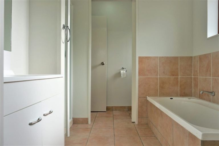 Photo of property in 17 Marblewood Grove, Pukekohe, 2120