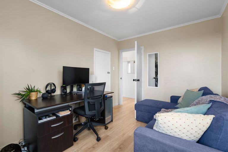 Photo of property in 236 Whitney Street, Blockhouse Bay, Auckland, 0600