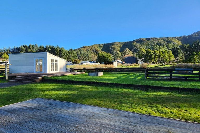 Photo of property in 351b Wellington Road, Wainuiomata, Lower Hutt, 5014