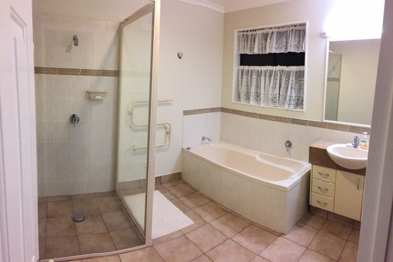 Photo of property in 1 Berkshire Terrace, Massey, Auckland, 0614