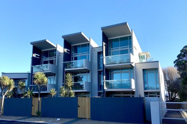 Photo of property in 2/272 Marine Parade, New Brighton, Christchurch, 8061