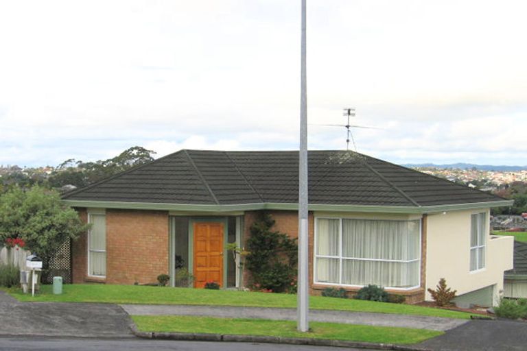 Photo of property in 2/17 Cambric Place, Botany Downs, Auckland, 2010