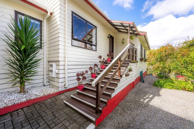 Photo of property in 128 Rahui Road, Otaki, 5512