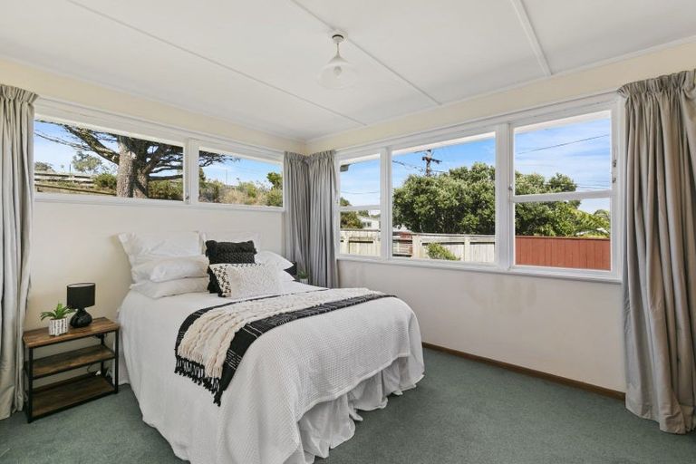 Photo of property in 20 Jane Grove, Paparangi, Wellington, 6037