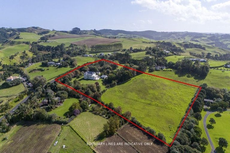 Photo of property in 26 Crosland Road, South Head, Helensville, 0874