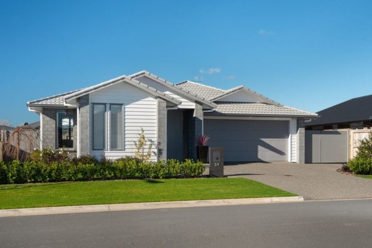 Photo of property in 39 Kahuparere Crescent, Pyes Pa, Tauranga, 3112