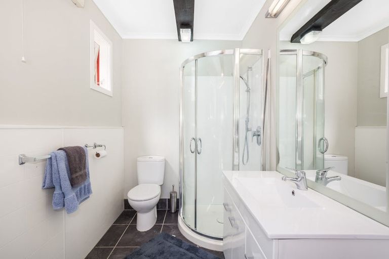 Photo of property in 5 Newnham Court, Tawa, Wellington, 5028