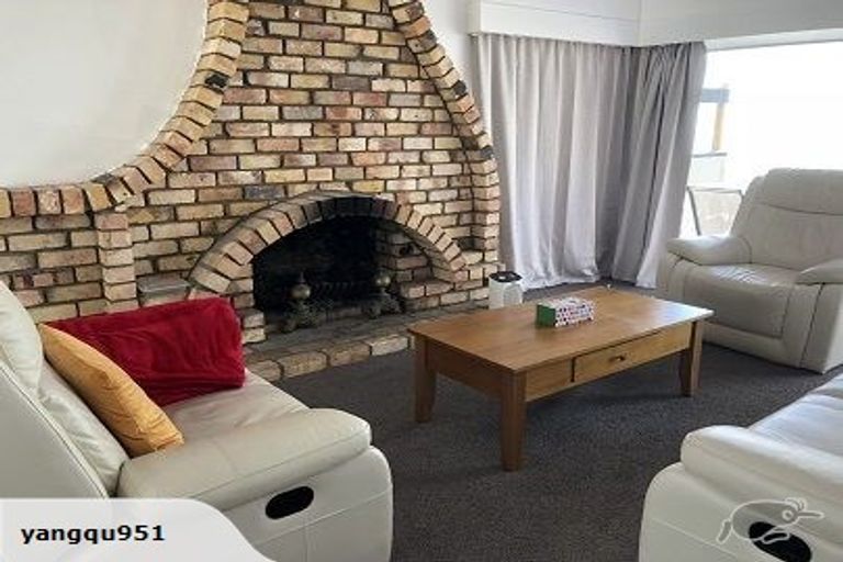 Photo of property in 39 Churchill Road, Murrays Bay, Auckland, 0630