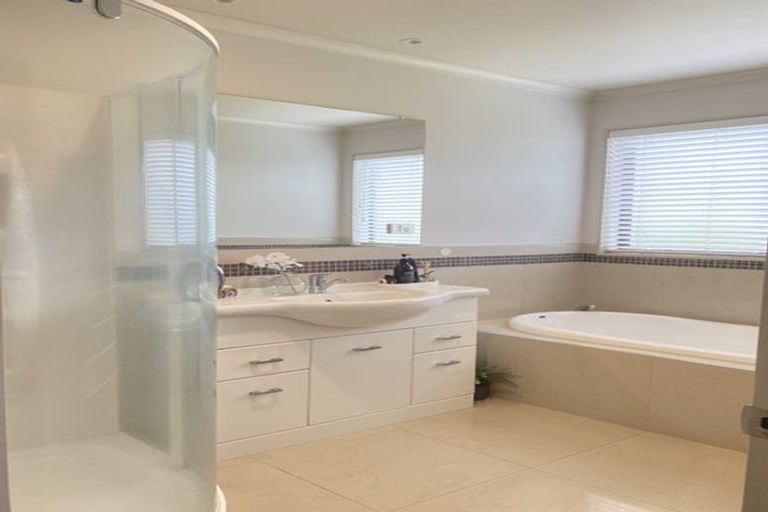 Photo of property in 2 Ellivani Rise, Pukekohe, 2120