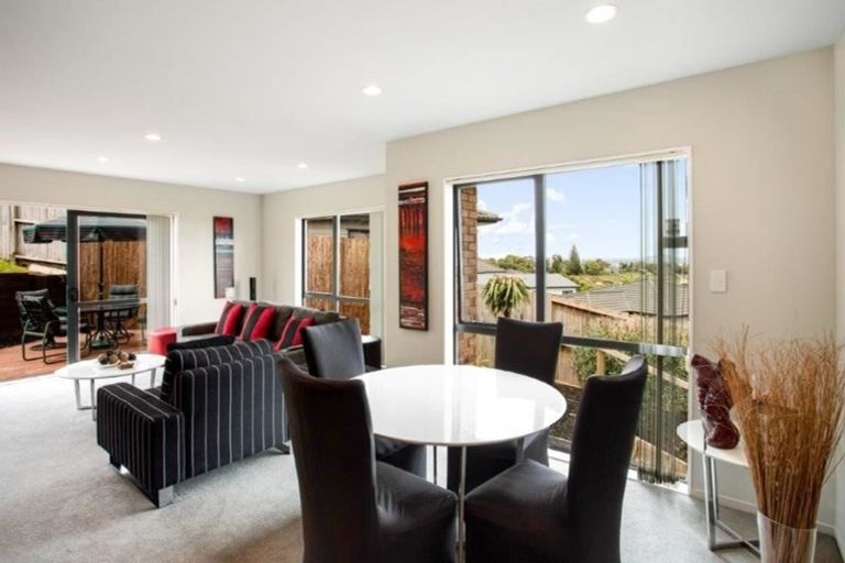 Photo of property in 21 Cityview Place, Massey, Auckland, 0614