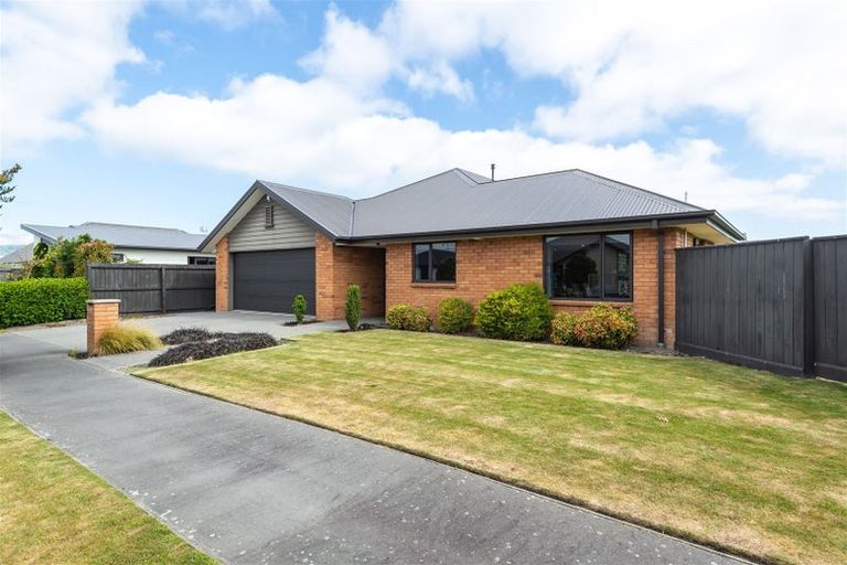 Photo of property in 17 Gosling Crescent, Halswell, Christchurch, 8025