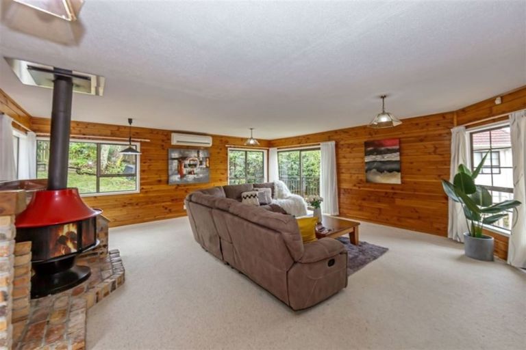 Photo of property in 33 John Downs Drive, Browns Bay, Auckland, 0630