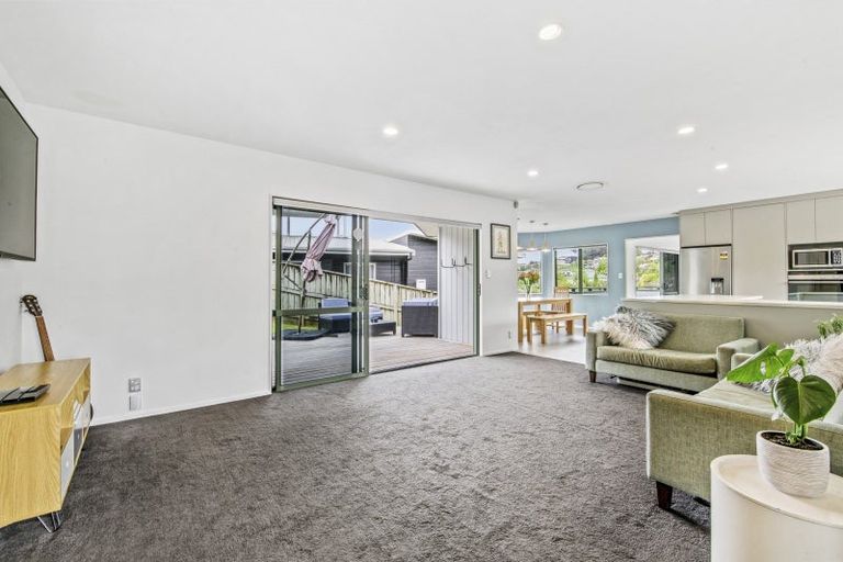 Photo of property in 184b Whangaparaoa Road, Red Beach, 0932
