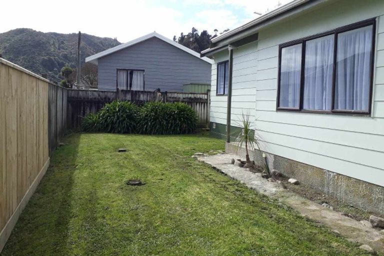 Photo of property in 2/1 Glenbrook Grove, Naenae, Lower Hutt, 5011