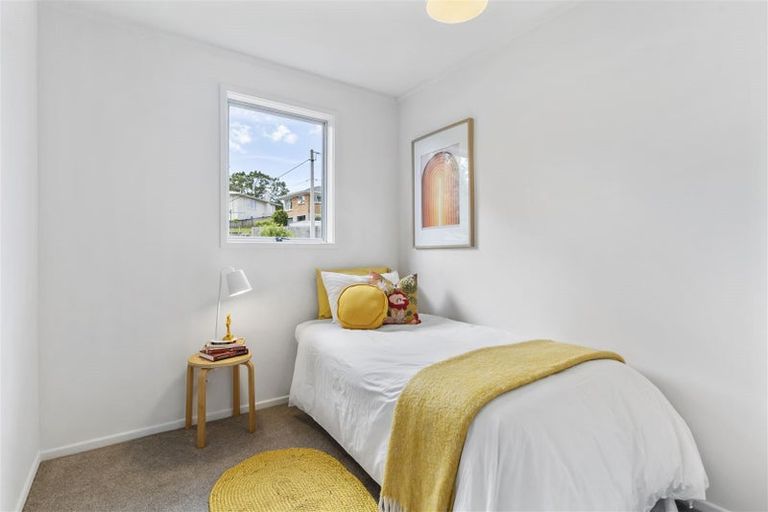 Photo of property in 2/3 Lambrown Drive, Totara Vale, Auckland, 0629