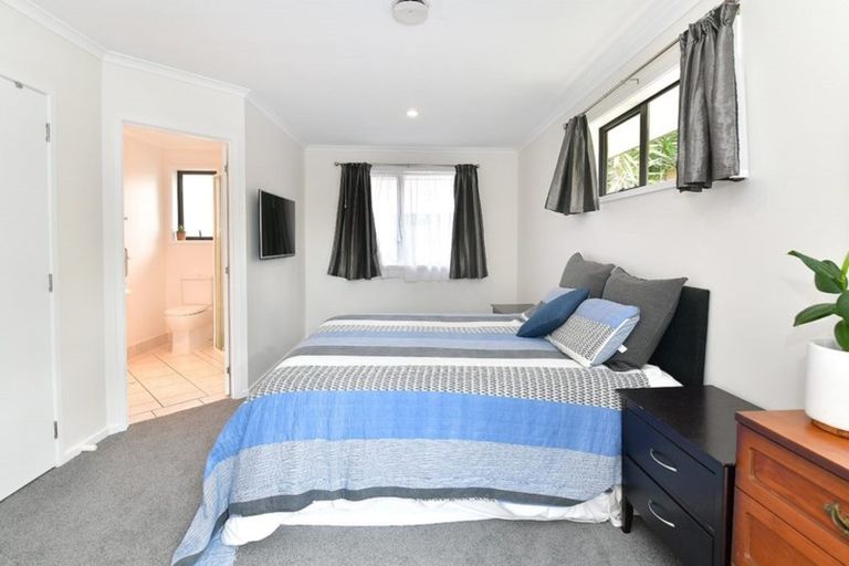 Photo of property in 66 Cabeleigh Drive, Helensville, 0800