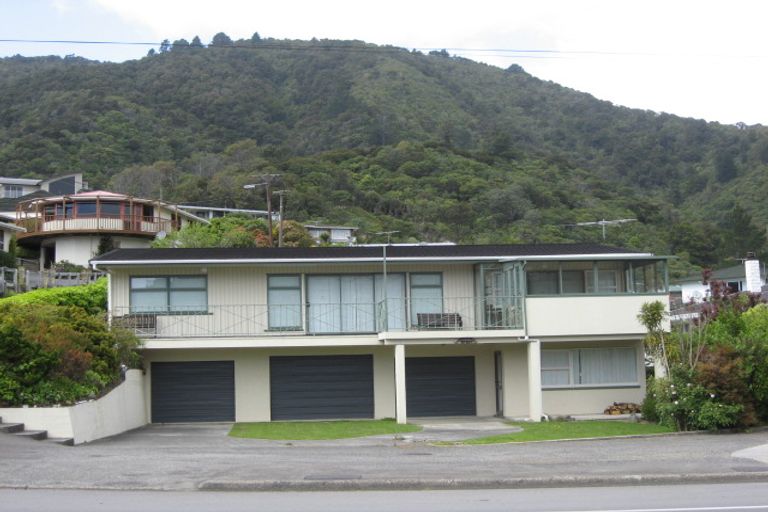 Photo of property in 44 Waikawa Road, Picton, 7220