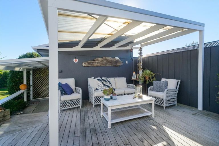 Photo of property in 1946 Parewanui Road, Parewanui, Bulls, 4894