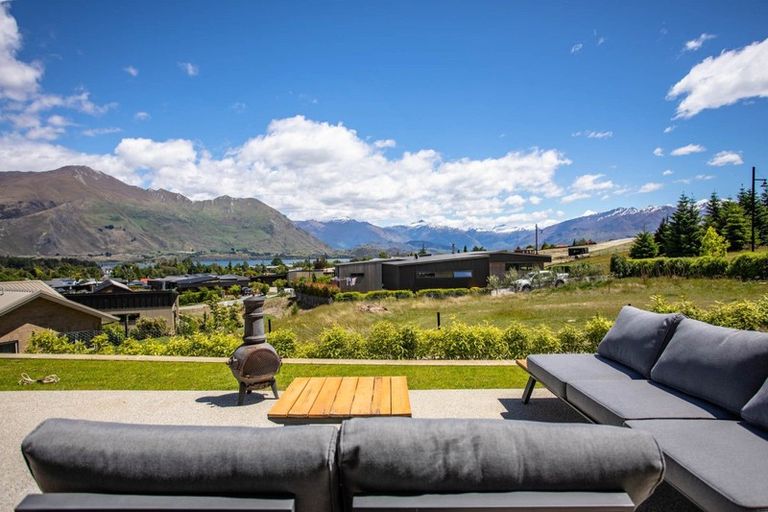 Photo of property in 31 Kirimoko Crescent, Wanaka, 9305