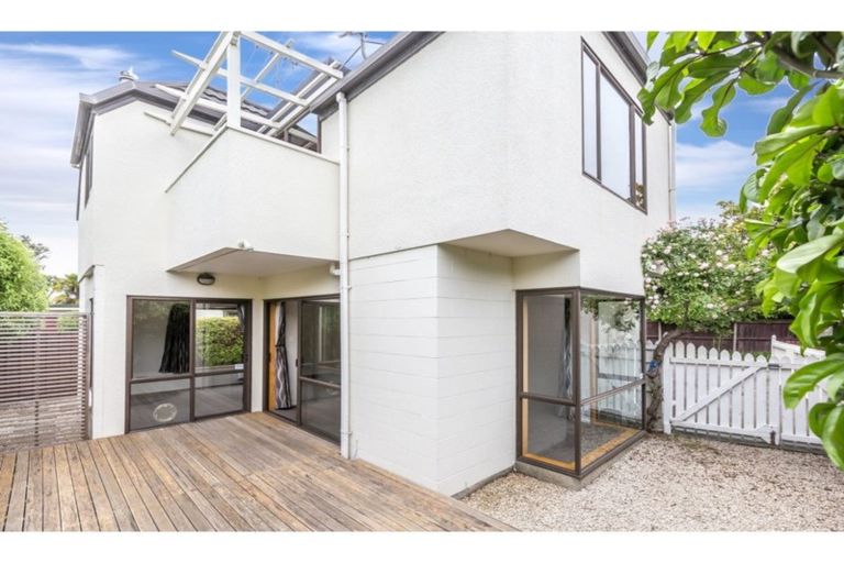 Photo of property in 2/40 Onslow Street, St Albans, Christchurch, 8014