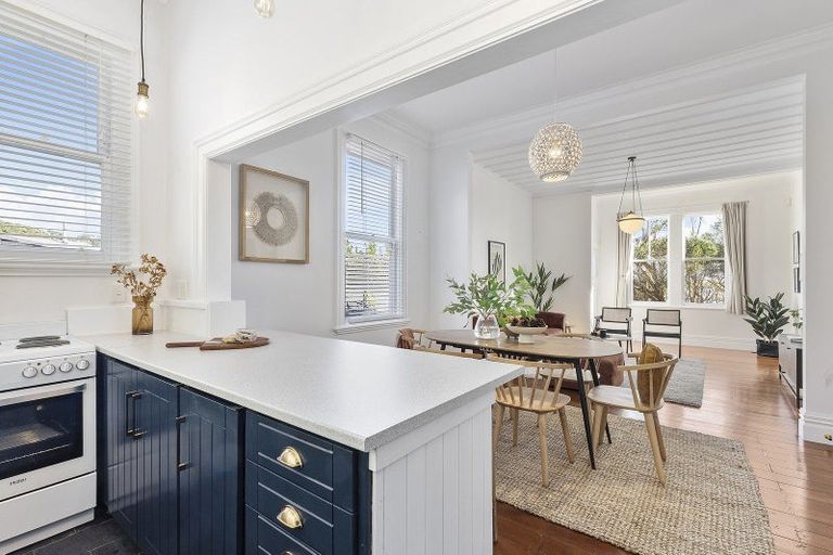 Photo of property in 11 Nevay Road, Miramar, Wellington, 6022