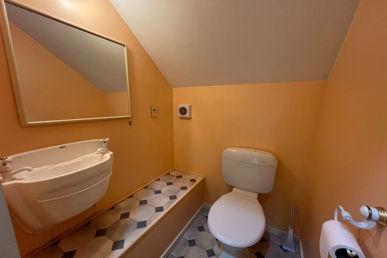 Photo of property in 2 Garland Terrace, Kelvin Heights, Queenstown, 9300