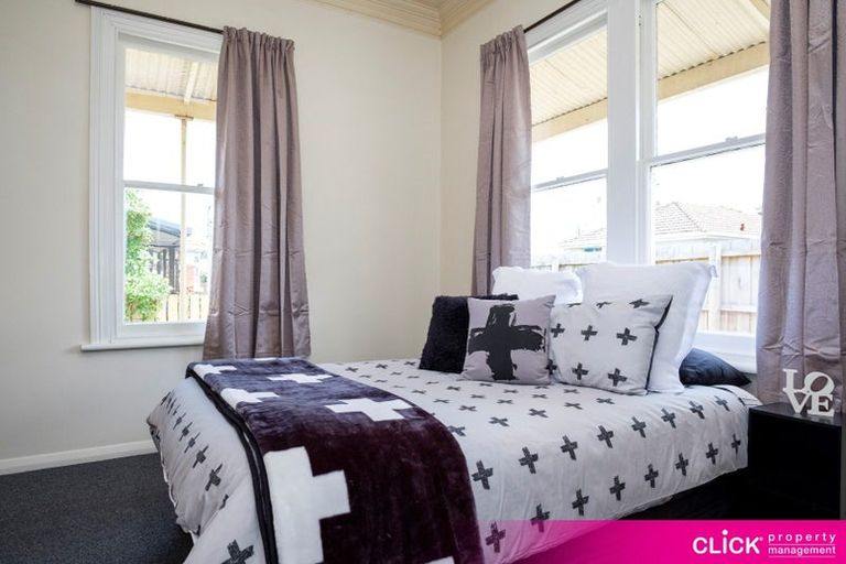 Photo of property in 111 Macandrew Road, South Dunedin, Dunedin, 9012