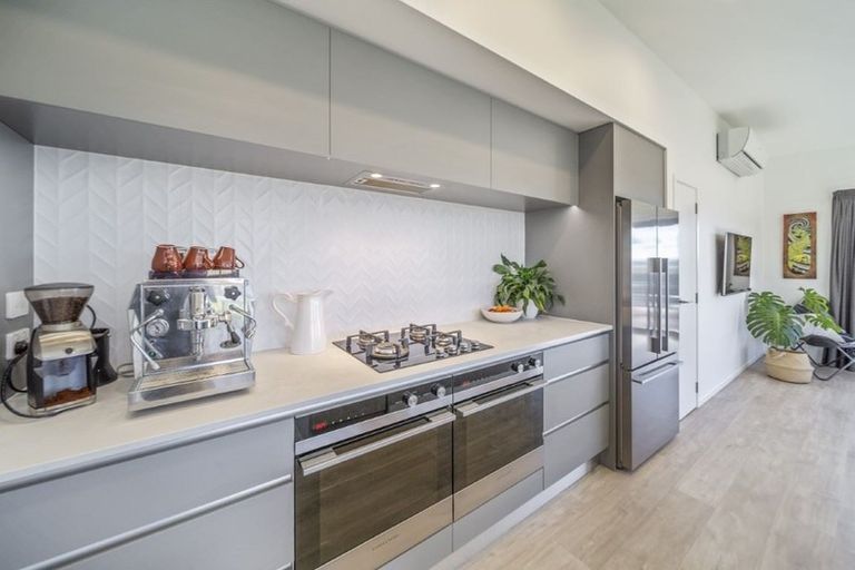 Photo of property in 2 Piper Way, Glen Avon, New Plymouth, 4312