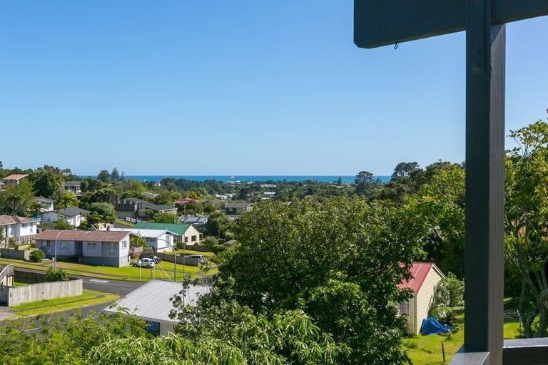 Photo of property in 3 Lindaver Grove, Merrilands, New Plymouth, 4312