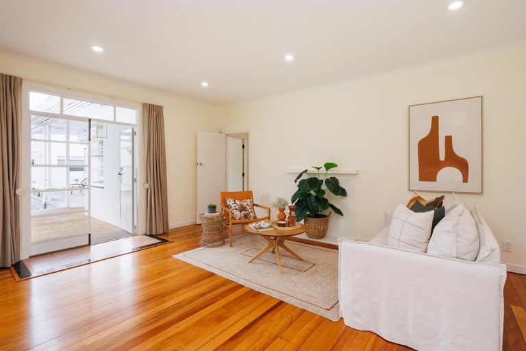 Photo of property in 215a Victoria Avenue, Hokowhitu, Palmerston North, 4410