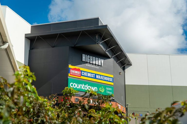 Photo of property in 1/141 Mokoia Road, Birkenhead, Auckland, 0626