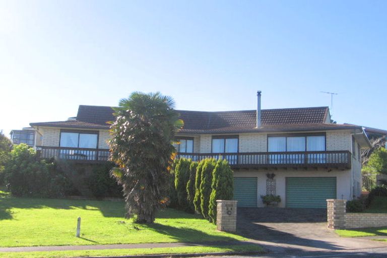 Photo of property in 24 Goodwood Drive, Goodwood Heights, Auckland, 2105