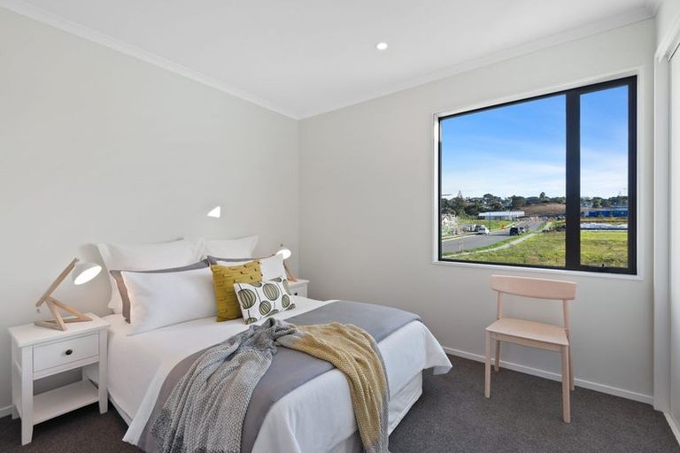 Photo of property in 42 Cambie Avenue, Red Beach, 0932