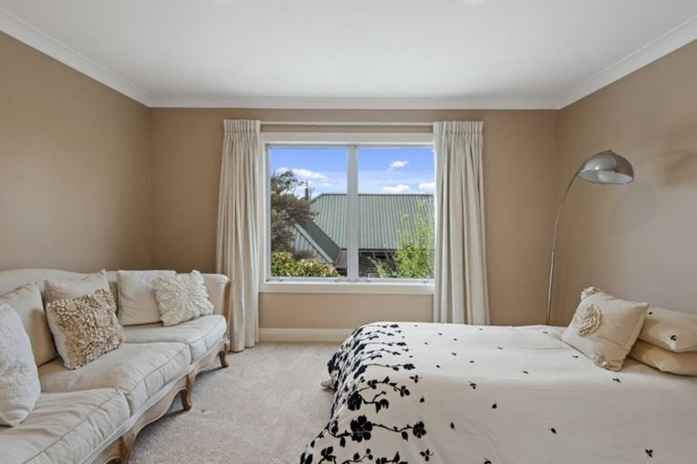 Photo of property in 111a Saint Andrews Square, Strowan, Christchurch, 8052