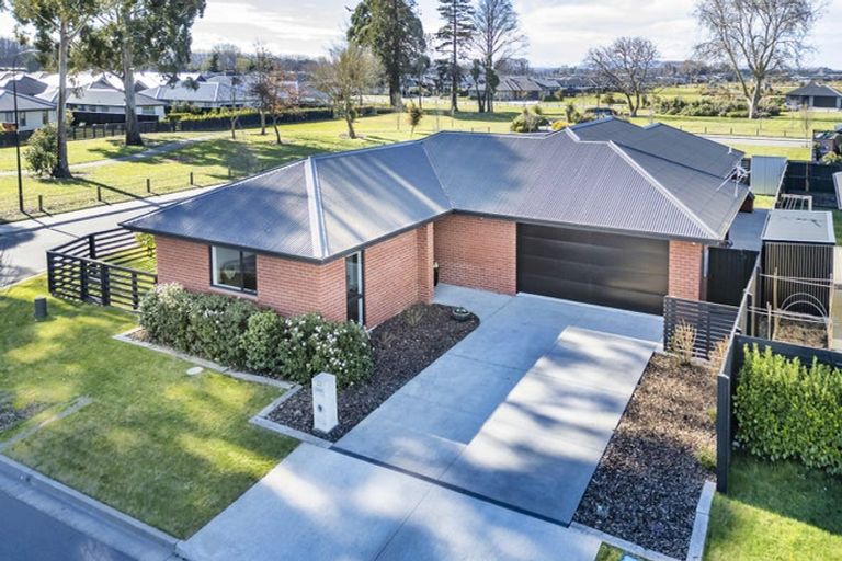 Photo of property in 22 Minerva Crescent, Woodend, 7610