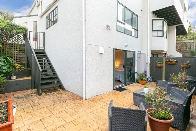 Photo of property in 16j Hobson Street, Thorndon, Wellington, 6011