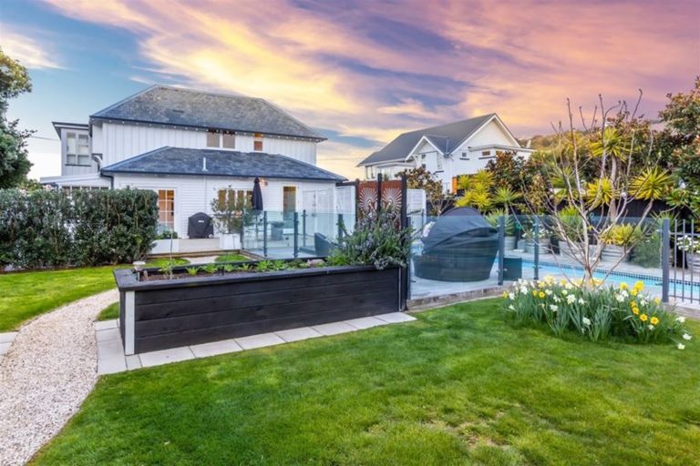 Photo of property in 100 Esplanade, Sumner, Christchurch, 8081