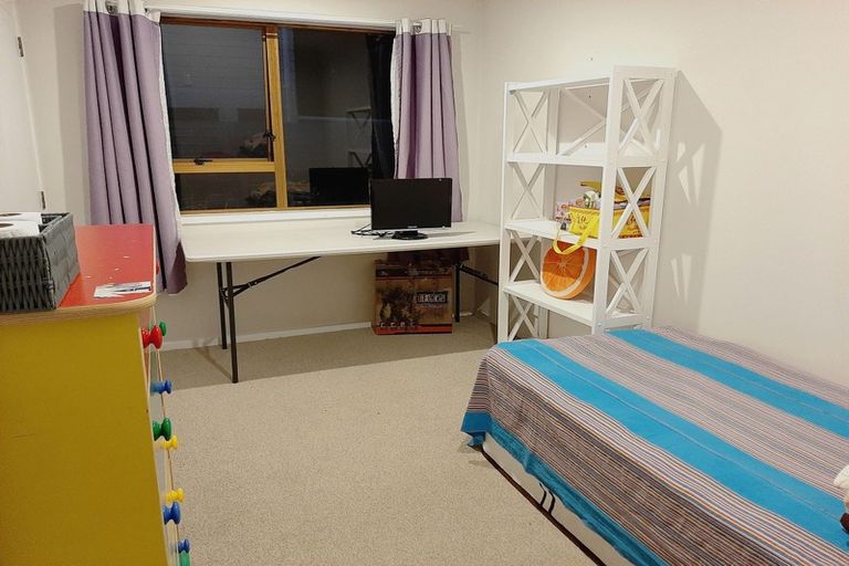 Photo of property in 2/28 Priestley Drive, Bucklands Beach, Auckland, 2014