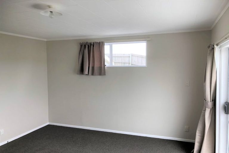 Photo of property in 2/47 Edgecombe Street, Newlands, Wellington, 6037