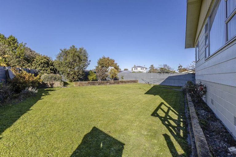 Photo of property in 16 Dunk Place, Milson, Palmerston North, 4414
