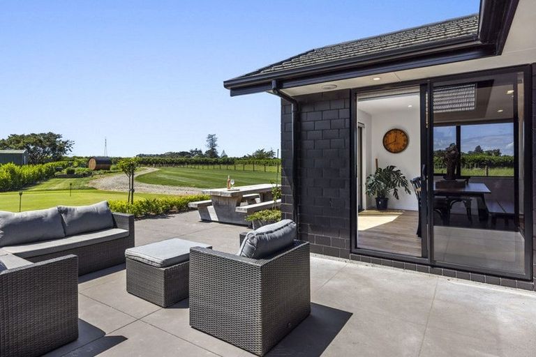 Photo of property in 8 Tikorangi Road East, Tikorangi, 4383