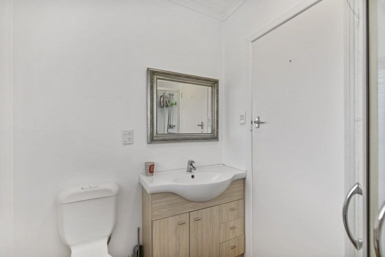 Photo of property in 1/318 Beach Road, Campbells Bay, Auckland, 0630
