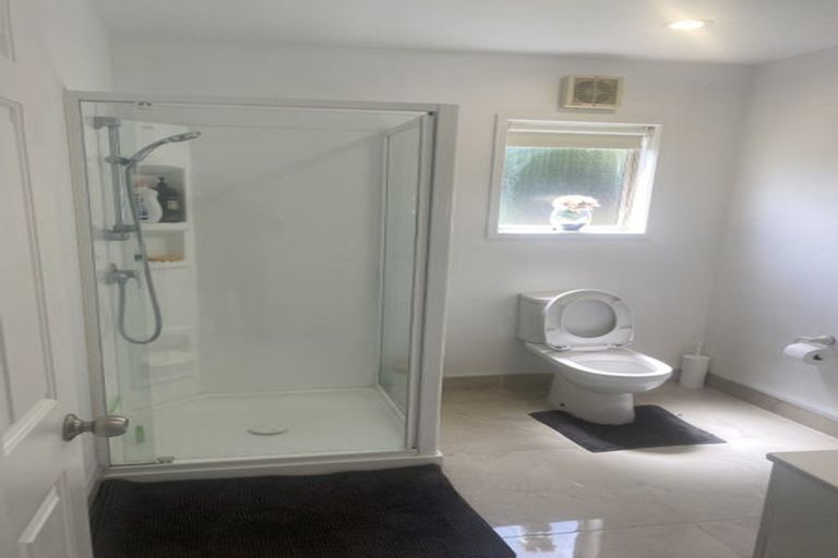 Photo of property in 1/100 Saddleback Rise, Murrays Bay, Auckland, 0630