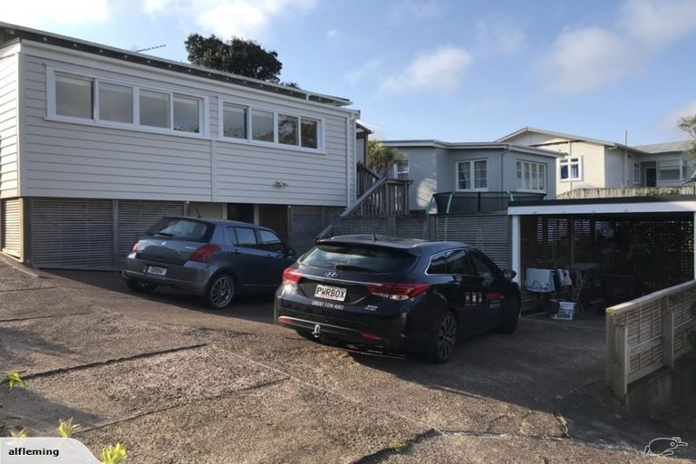 Photo of property in 5 Hutchinson Avenue, New Lynn, Auckland, 0600