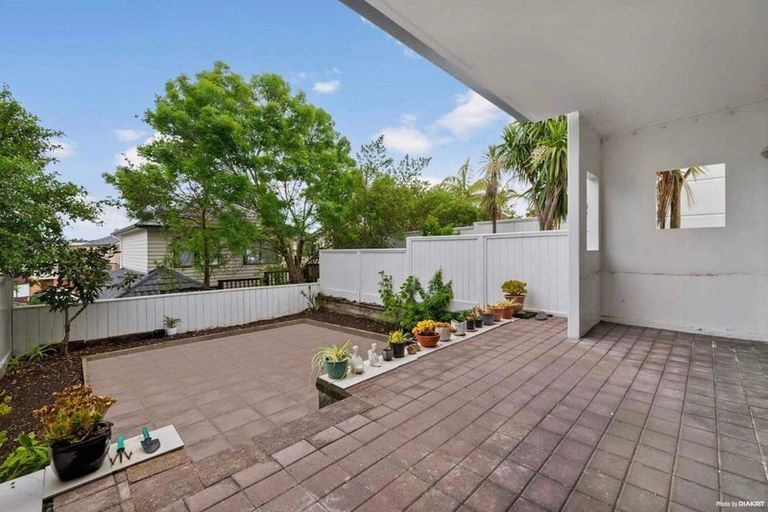 Photo of property in 7e/60 Masons Road, Oteha, Auckland, 0632